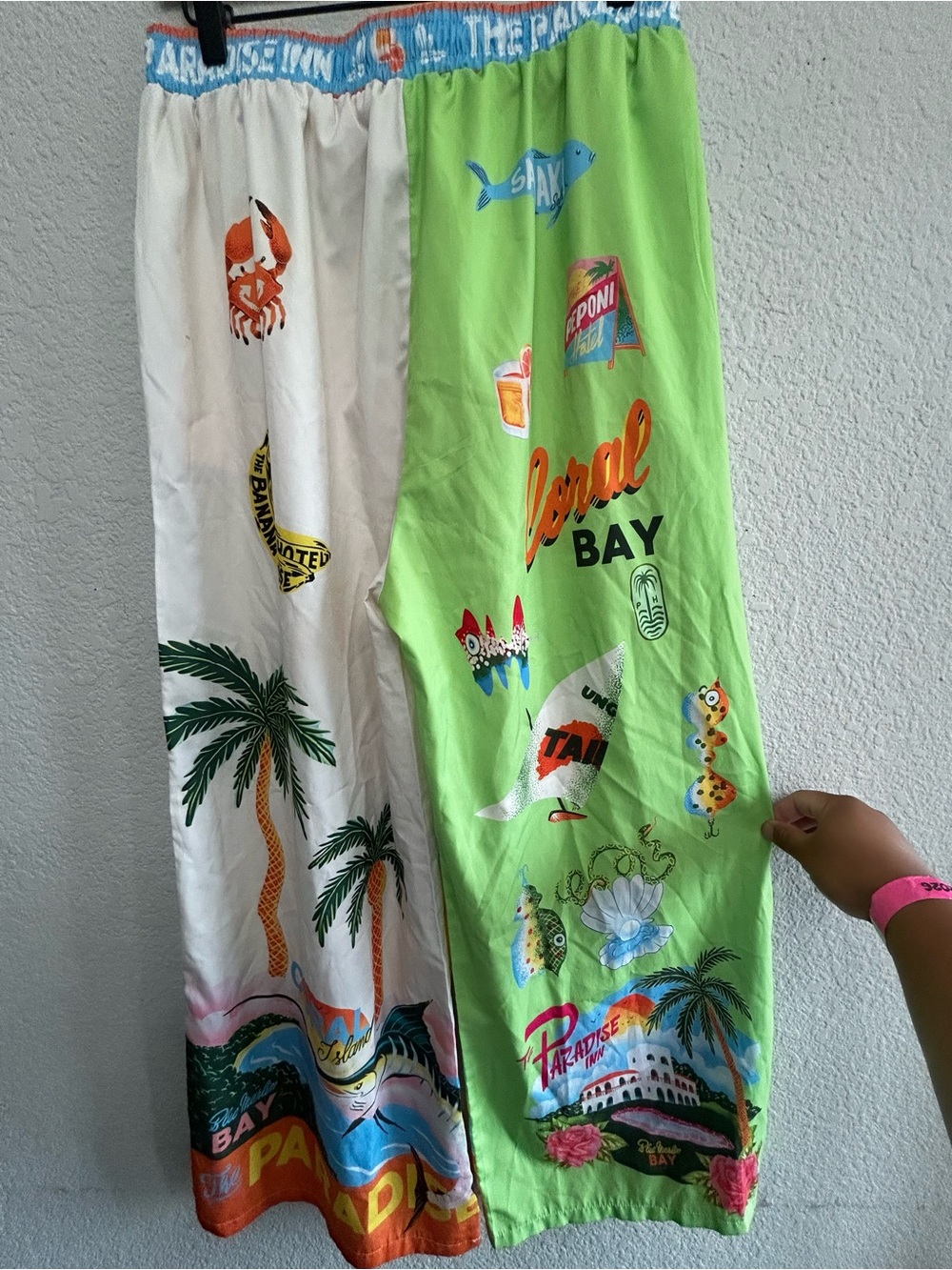 The Paradise Inn Pants Womens L Wide Leg Tropical Resort Split Color Graphic - Picture 7 of 7